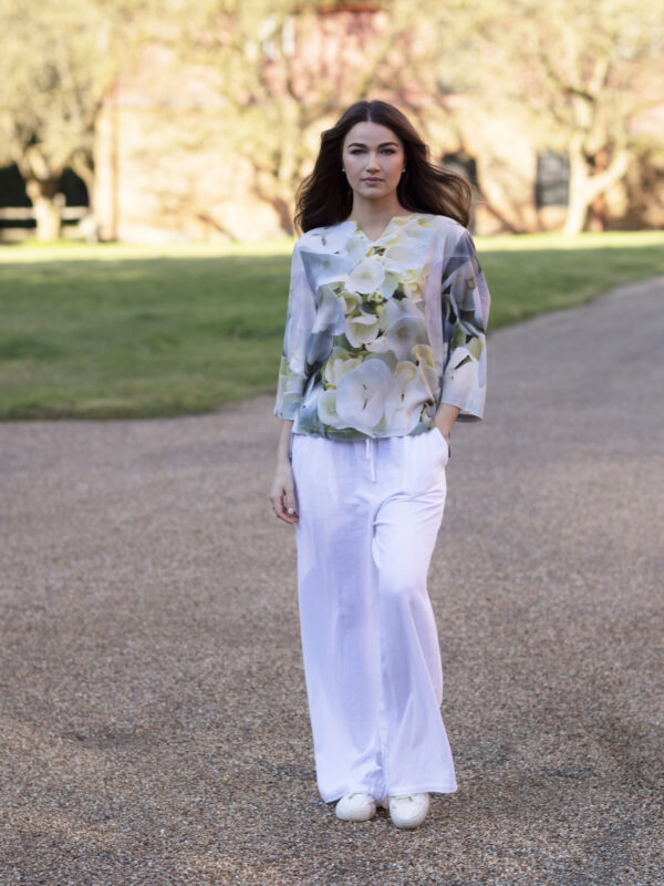 From My Mother's Garden Hydrangea Clouds Box top is made of a lightweight fabric which is great for the Spring Summer