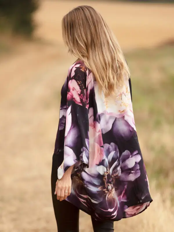 From My Mother's Garden Dreamy Peonies Mid-Length Kimono made of a Georgette viscose