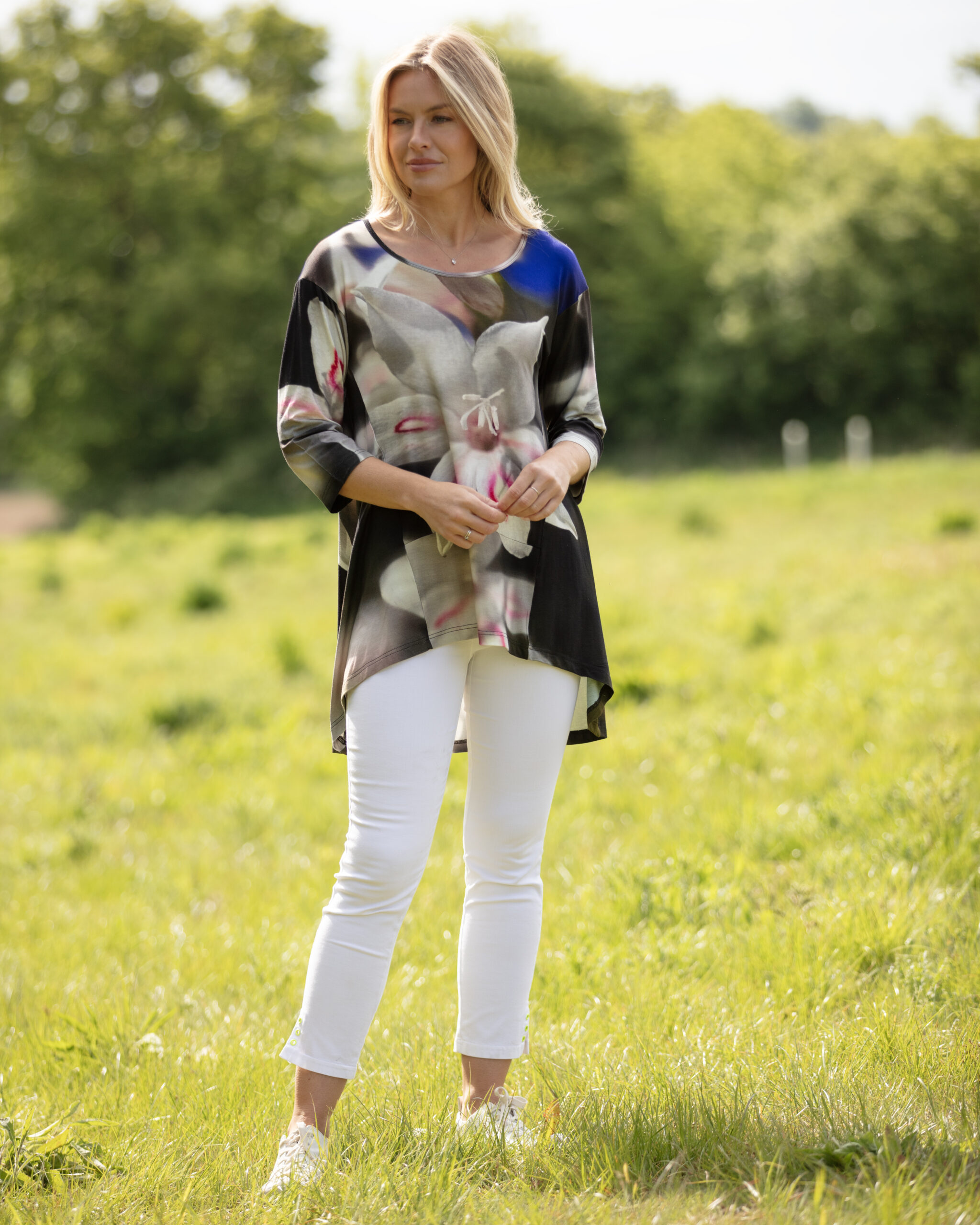 From My Mother's Garden Gladiolus Nymph High Low Jersey Tunic is made of a good quality stretch fabric and generously sized